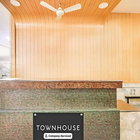 ホテル Super Townhouse ヴィシャーカパトナム エクステリア 写真