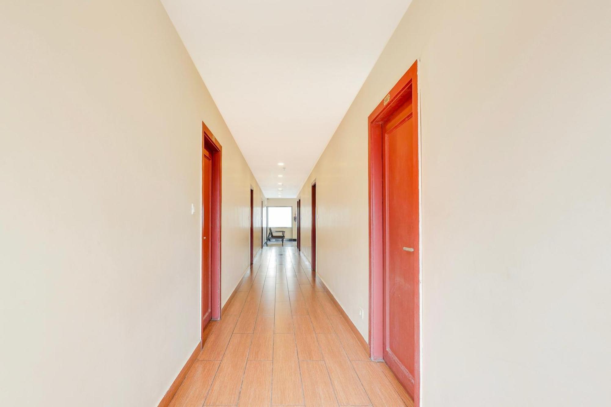 ホテル Super Townhouse ヴィシャーカパトナム エクステリア 写真