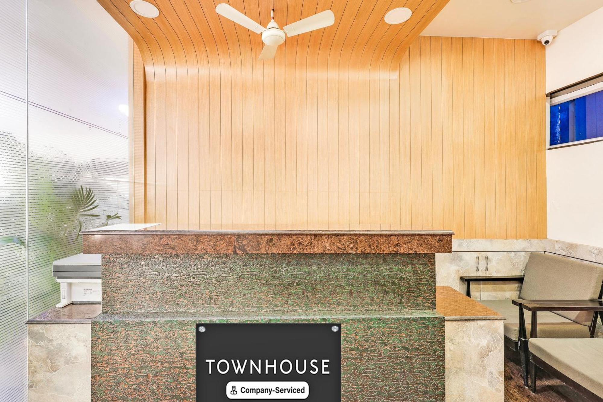 ホテル Super Townhouse ヴィシャーカパトナム エクステリア 写真