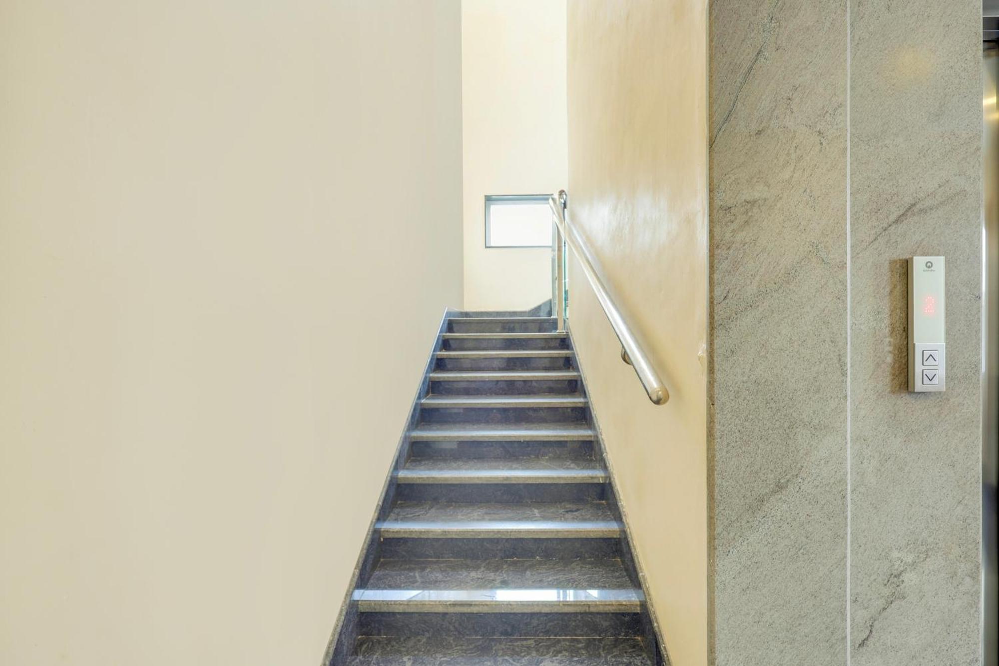 ホテル Super Townhouse ヴィシャーカパトナム エクステリア 写真